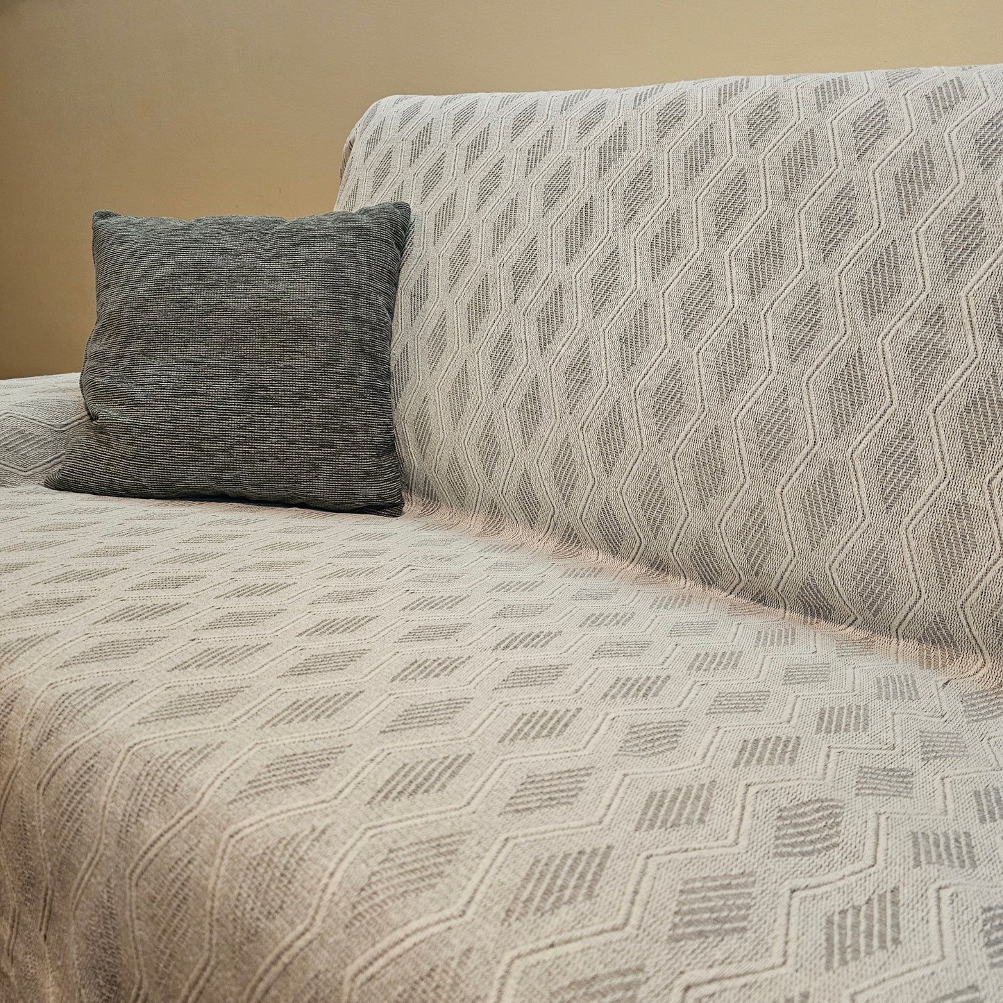 Colcha multiusos para sofá y cama, modelo Rombos, color gris. Medidas 125x180 cm, 180x260 cm, 230 x 260 cm
