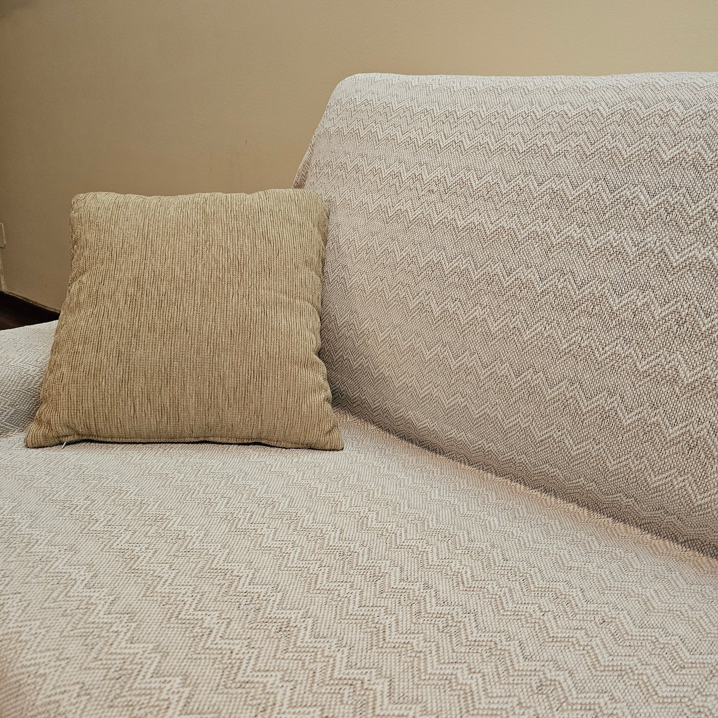 Colcha multiusos para sofá y cama, modelo Rayas, color beige. Medidas 125x180 cm, 180x260 cm, 230 x 260 cm